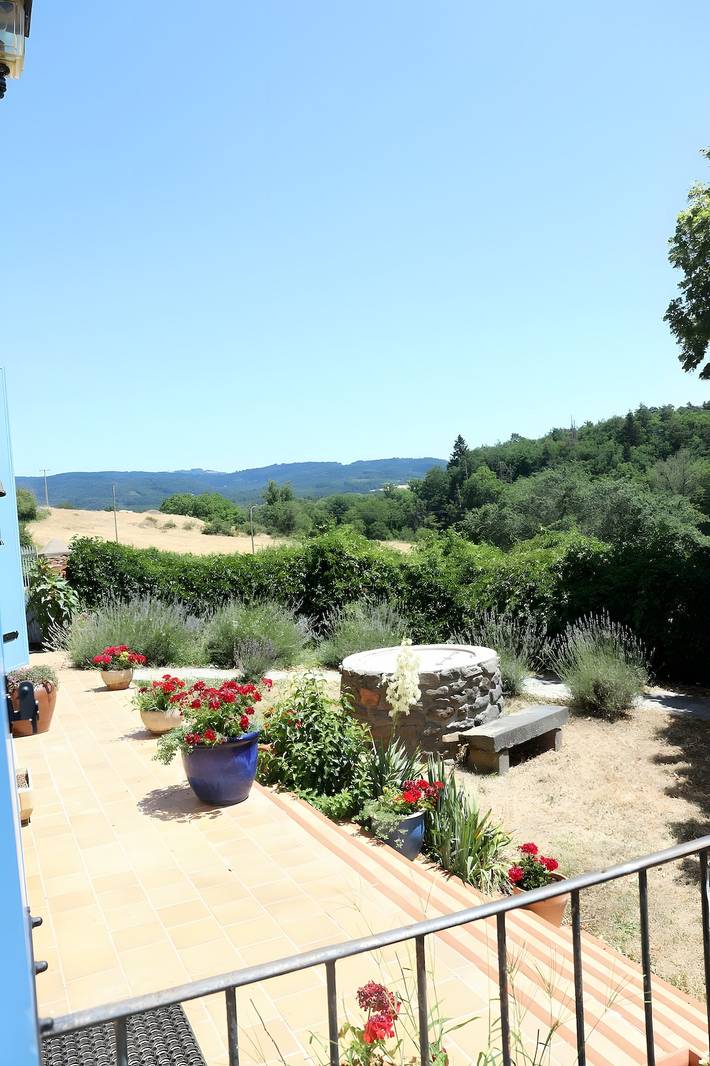 Maison de vacances 'Chez Gustou' avec vue sur la montagne, Wi-Fi et climatisation in Domeyrat, Parc Naturel Régional Livradois-Forez