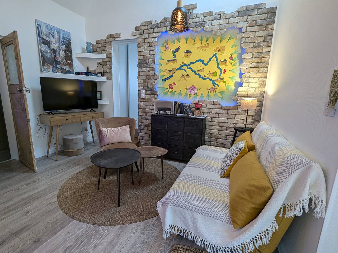 Acogedor alojamiento junto al Loing, cerca de Montargis, con terraza privada y todas las comodidades inclusas in Montargis, Región de Montargis