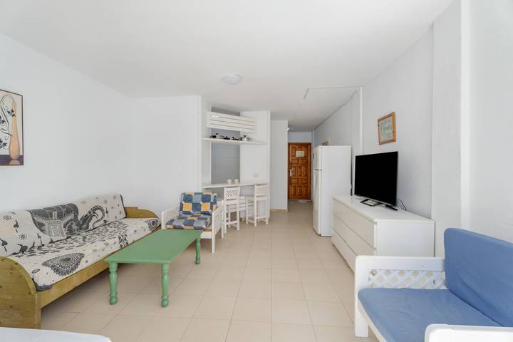 Ganze Wohnung, Ferienwohnung 'Alondras E107' mit Meerblick, Gemeinschaftspool und WLAN in Callao de la Cochina (Arona), Arona