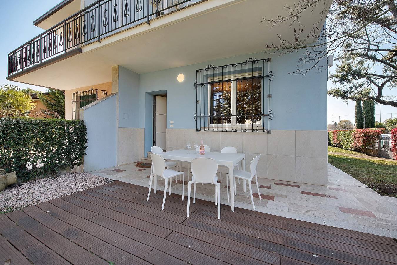 Villa Iconi Lago di Garda, Villa 5 minuti a piedi dalla spiaggia in Lido di Manerba, Manerba del Garda