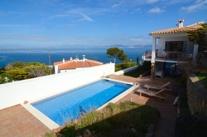 Maison de vacances pour 12 personnes, avec terrasse et jardin dans Punta Montgo