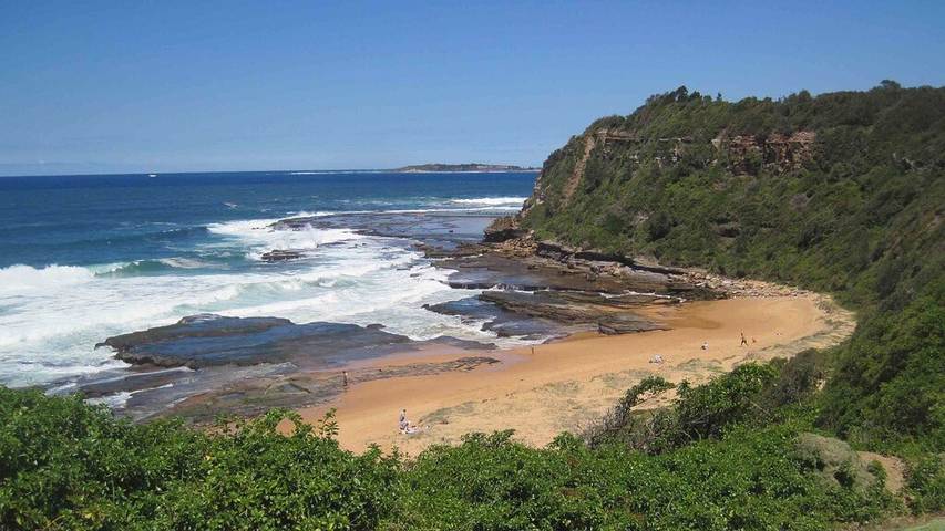 Holiday rental for 8 people, with garden and hot tub as well as pool in Sydney