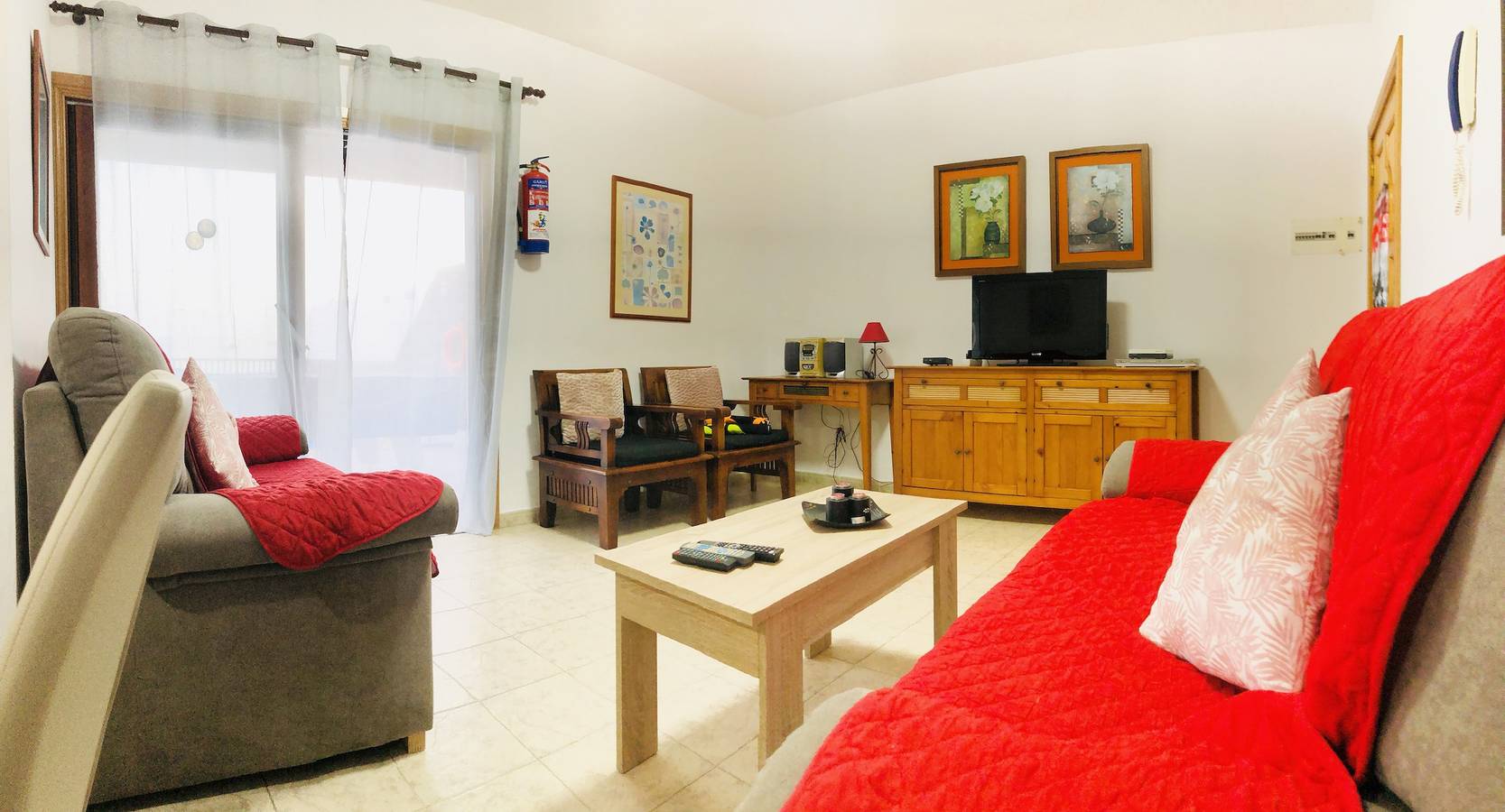 Villa Neptuno avec piscine privée, vue sur la mer et Wifi gratuit in Montaña Roja, Yaiza