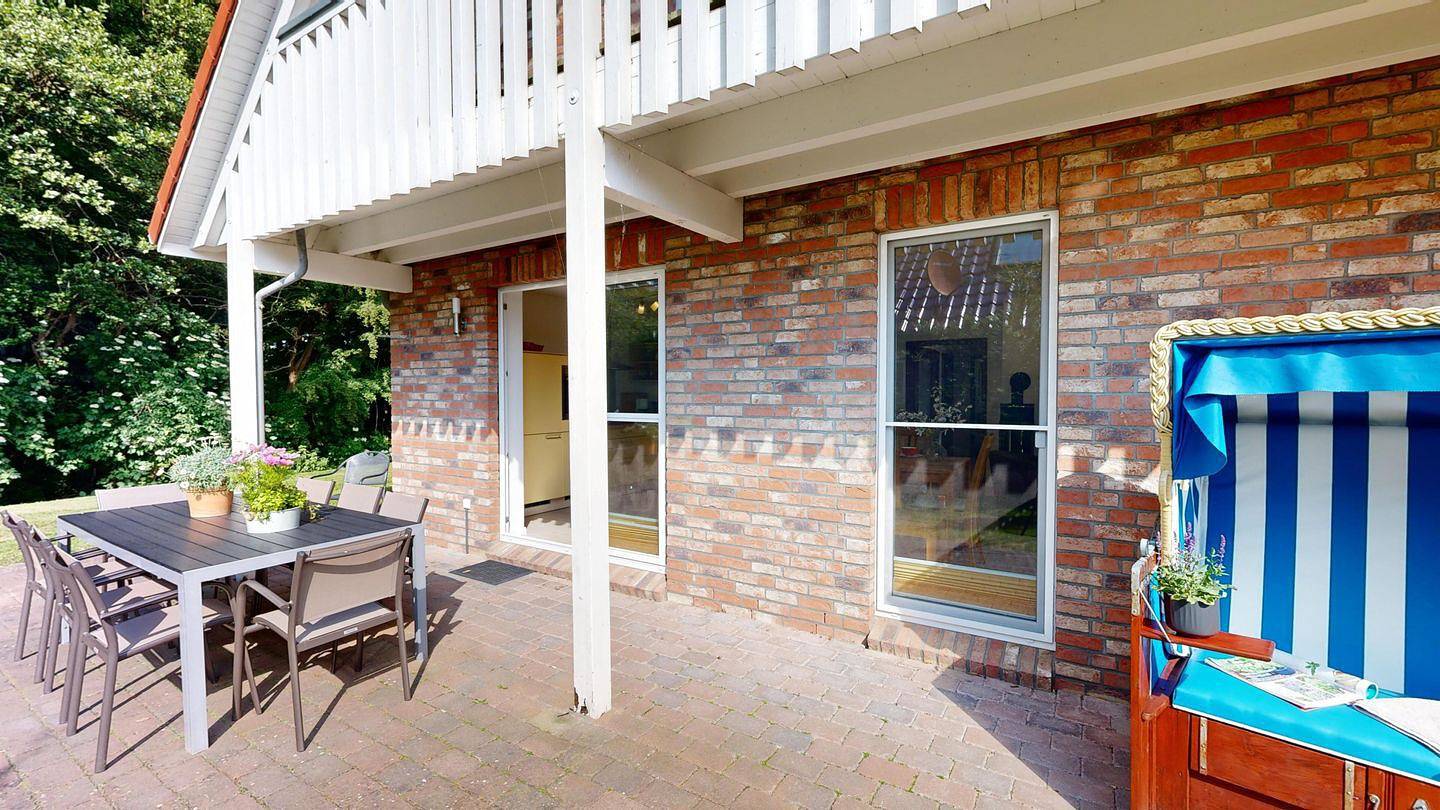 Großzügiges 8-Personen-Ferienhaus mit Sauna, Kamin, Garten, Terrasse& Strandkorb in Neustadt in Holstein, East Holstein