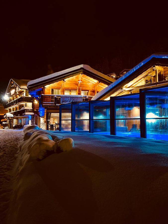 Hôtel pour 2 personnes, avec jacuzzi et piscine ainsi que jardin et sauna