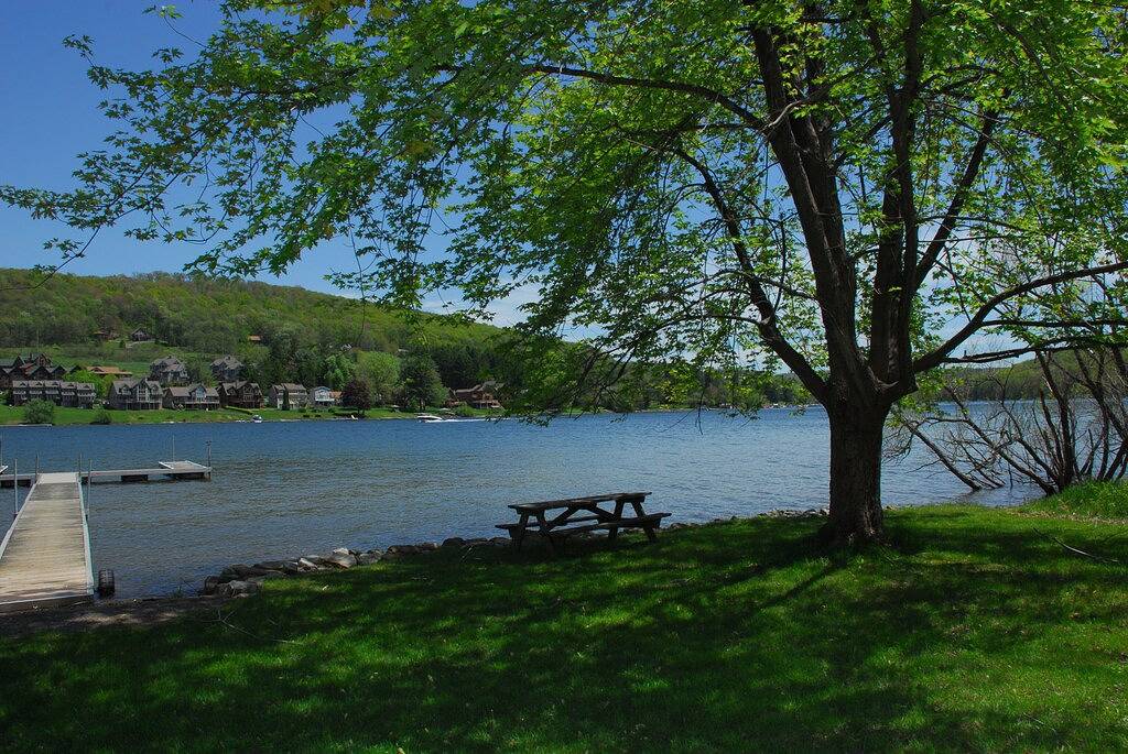 Ski In / Ski Out Stadthaus mit Zugang zum See und einem Whirlpool im Herzen von Dcl! in McHenry, Deep Creek Lake