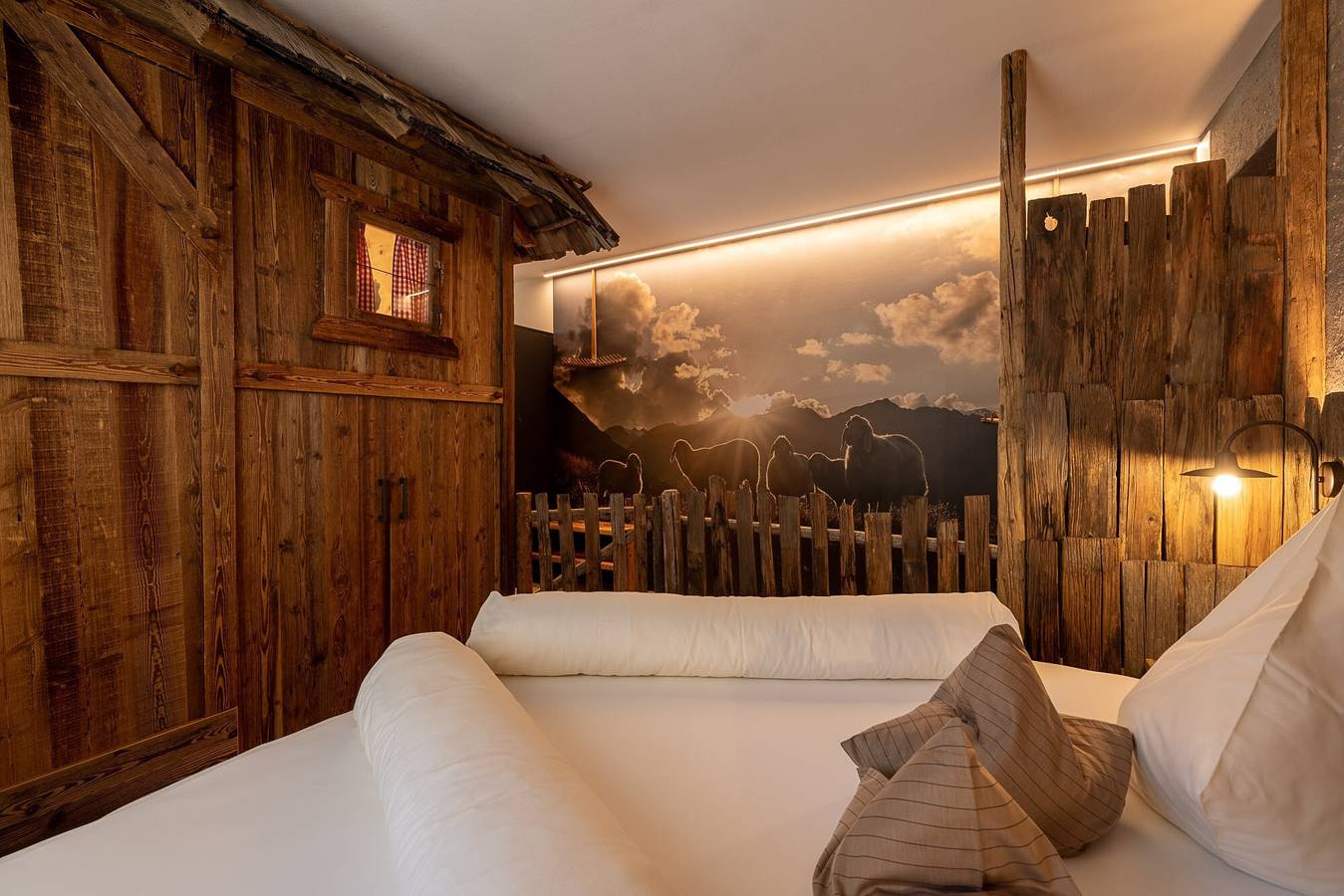 Entire apartment, Charming Apartment “Sonnleiten Sonnenalm” with Mountain View in Collepietra, Karneid