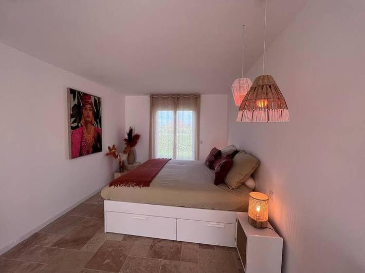 Location de vacances pour 6 personnes, avec vue ainsi que piscine et jardin à Sadirac - 4