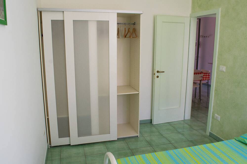 Cisto- Fresh and bright apartment 350 meters from the sea in Gagliano del Capo, Lecce Province
