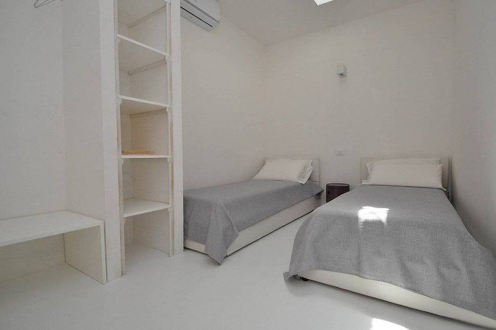 Villa con Rooftop e Giardino Privato a 200 metri dalla spiaggia in Capo Ferro, Arzachena