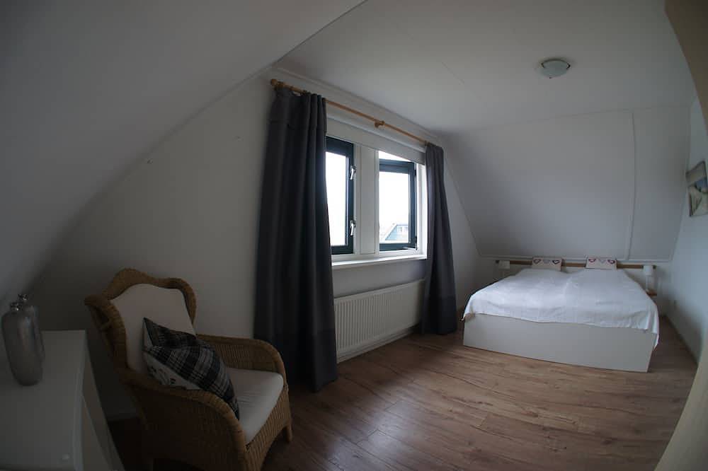 Child-friendly luxury thatched holiday villa by sea near the beach, sauna, Wifi in Julianadorp aan Zee, Julianadorp