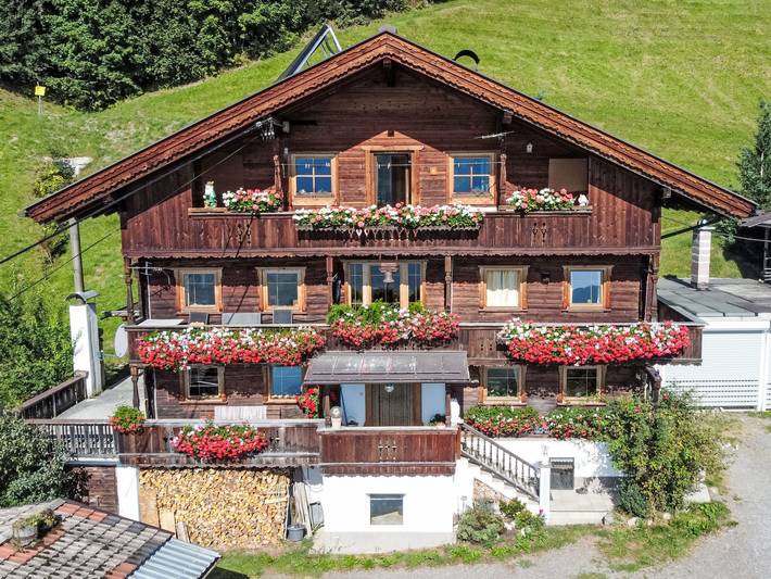 Ferienwohnung für 4 Personen, mit Balkon und Terrasse sowie Garten im Zillertal