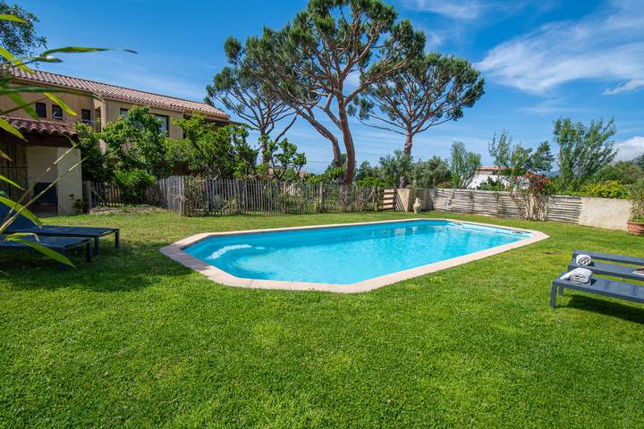 Location de vacances pour 4 personnes, avec piscine, adapté aux familles à Calenzana