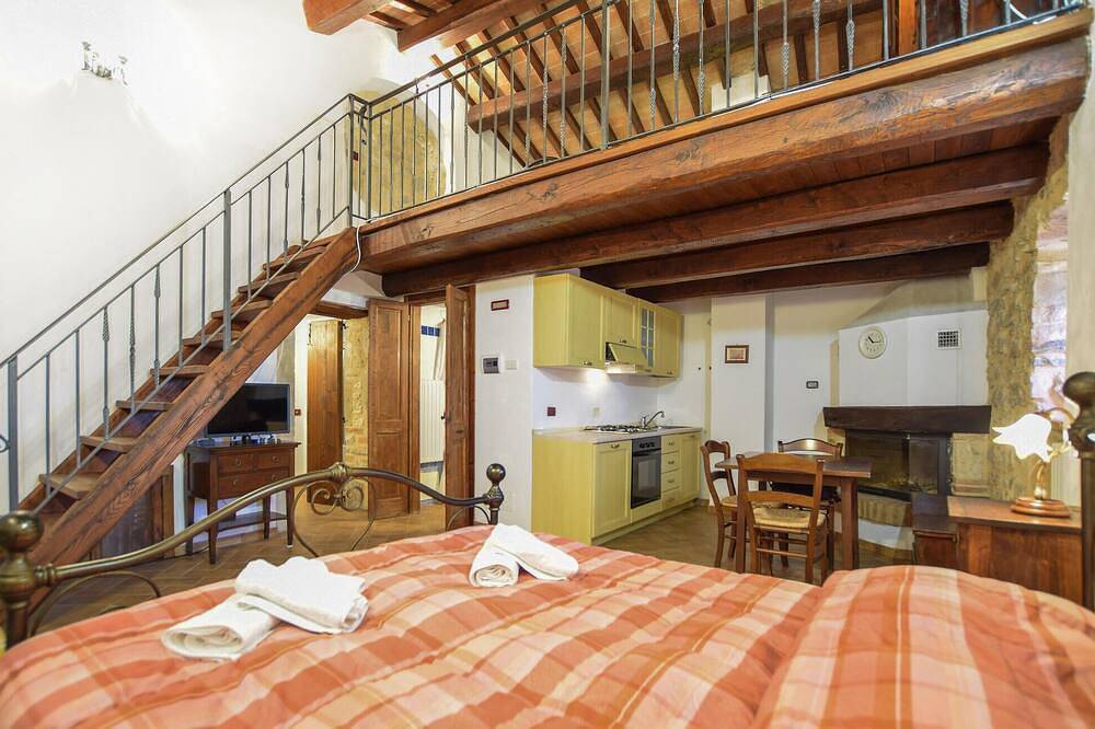 Appartamento intero, Amazing apartment in Frazione Montebibico in Spoleto, Perugia e dintorni