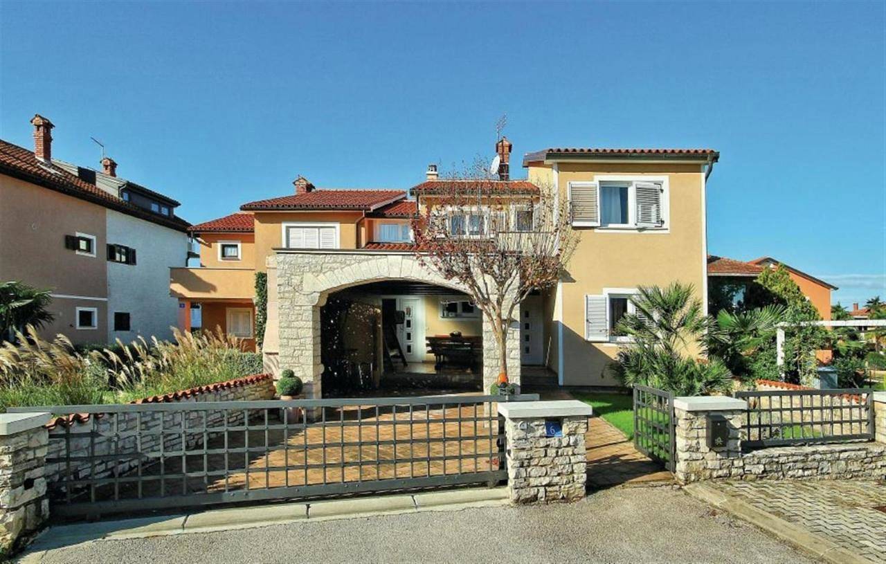 Ganze Wohnung, Apartment with Balcony in Umag, Umag und Umgebung