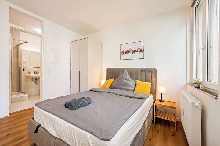 Ganze Wohnung, Central Glow, Modernes Serviced Apartment, Wohnen auf Zeit, Parkplatz in Wiesbaden, Südhessen