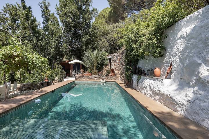 Casa rural para 8 personas, con Balcón y Jardín en Fuenteheridos