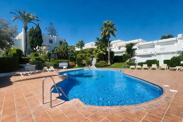 Cheap villa for 5 people, with garden and balcony, with pets in Marbella