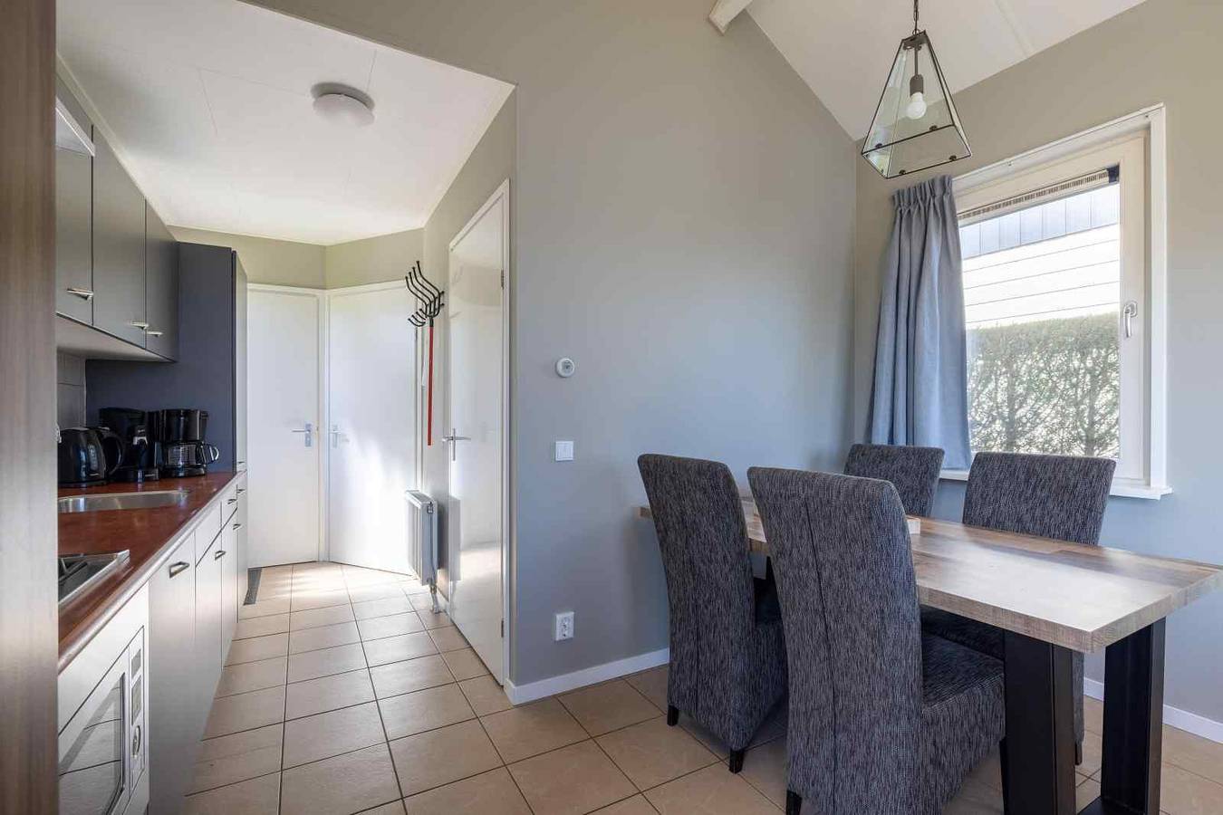 Beautiful 3 person holiday home on fishing water near Medemblik on the Ijsselmeer. in Ĳsselmeer