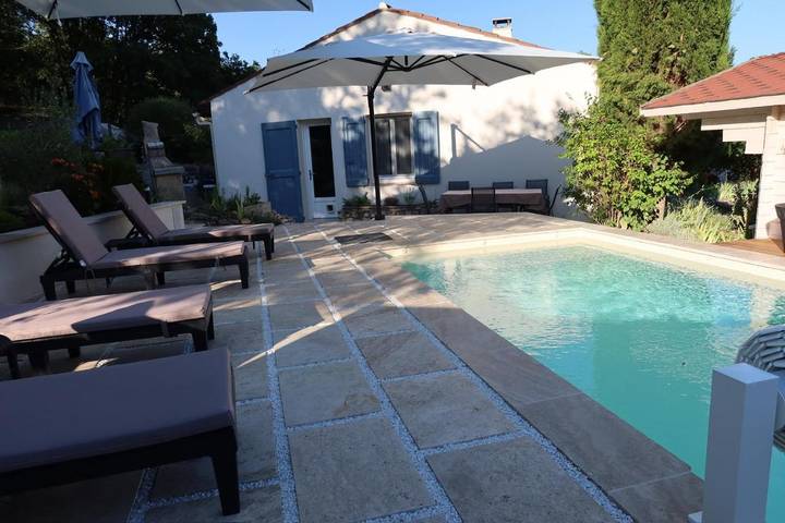 Location de vacances pour 6 personnes, avec Balcon et Jacuzzi ainsi que Terrasse et Jardin à Roumoules - 2