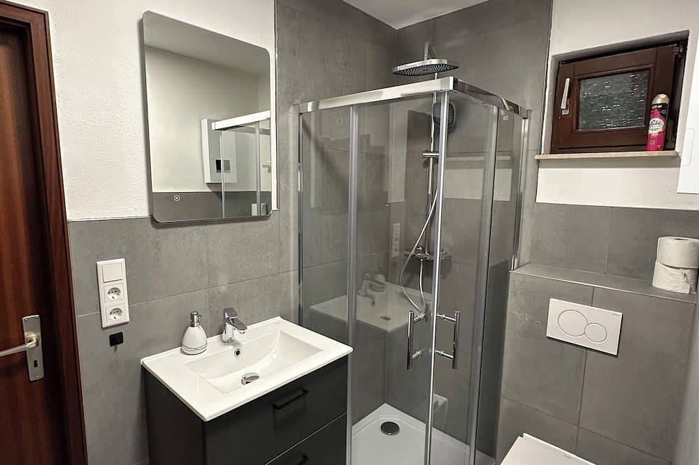 Ganze Wohnung, Ruhige Ferienwohnung Whirpool und Fasssauna in Medebach, Hochsauerlandkreis