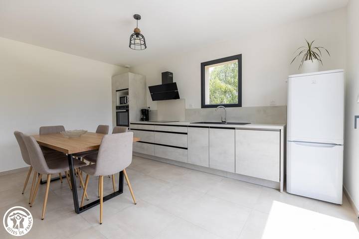 Gîte pour 6 personnes, avec jardin à Saint-Sauves-d'Auvergne - 4