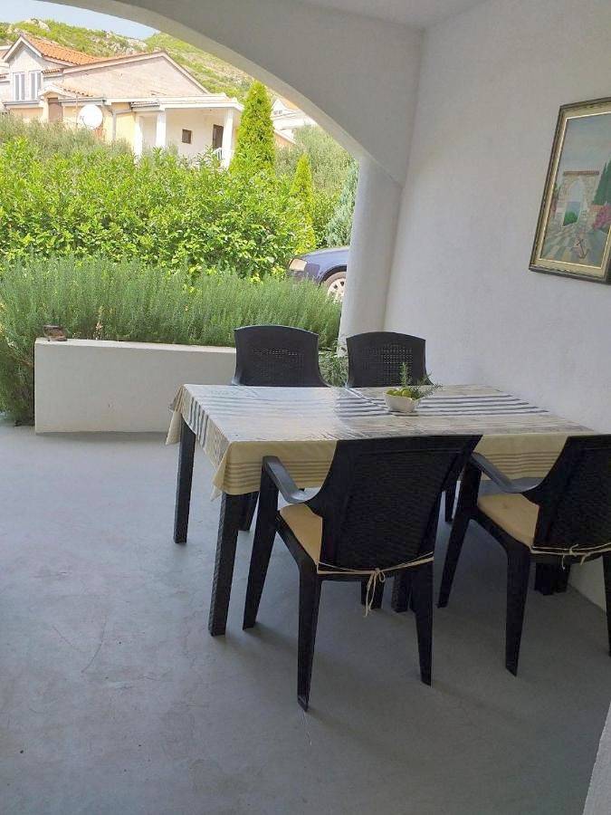 Ferienwohnung für 3 Personen, mit Garten und Ausblick in Krvavica - 2