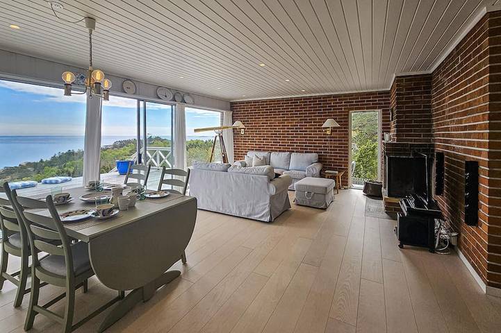 Schönes Haus in Tjodalyng mit Küche in Larvik