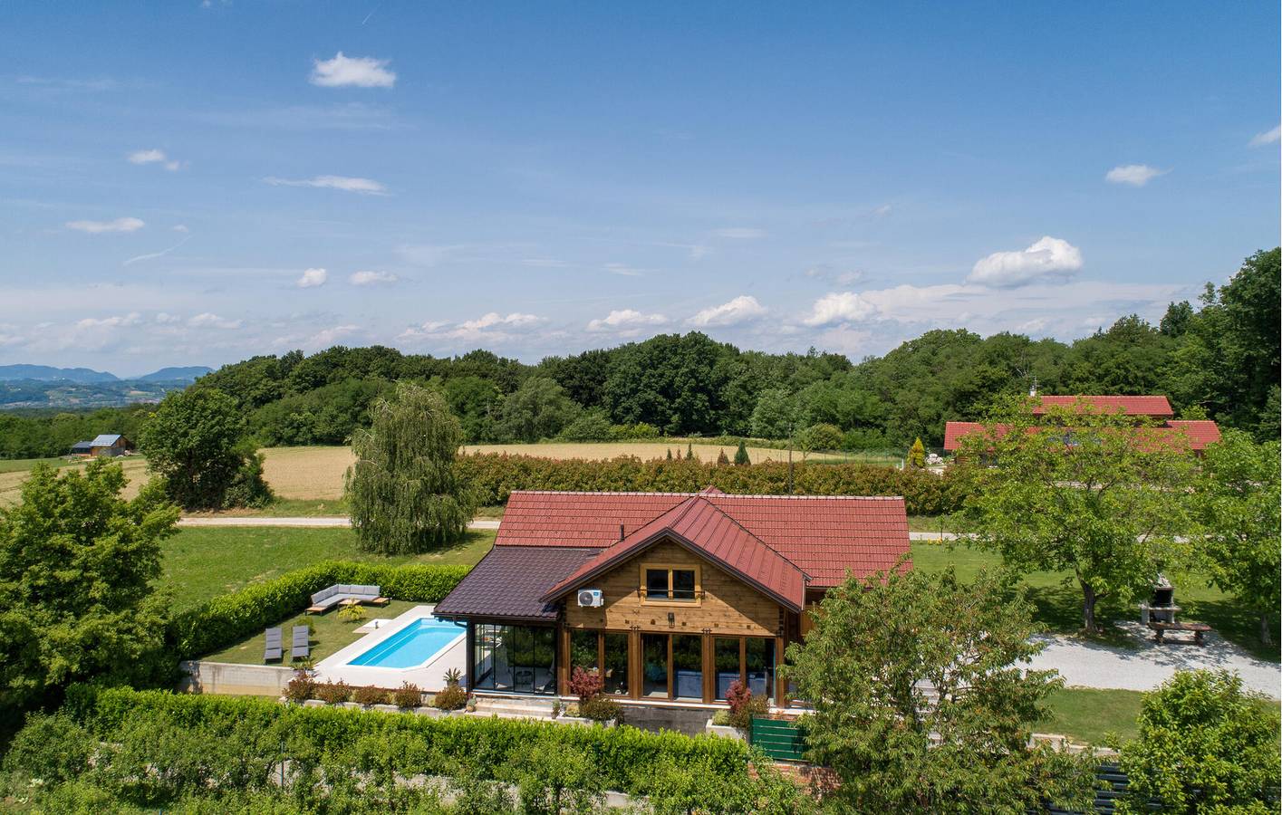 Geräumige 125 m² große Wohnung mit Pool, Terrasse und Grill – kostenloses WLAN und Parkplatz! in Krapina-Zagorje