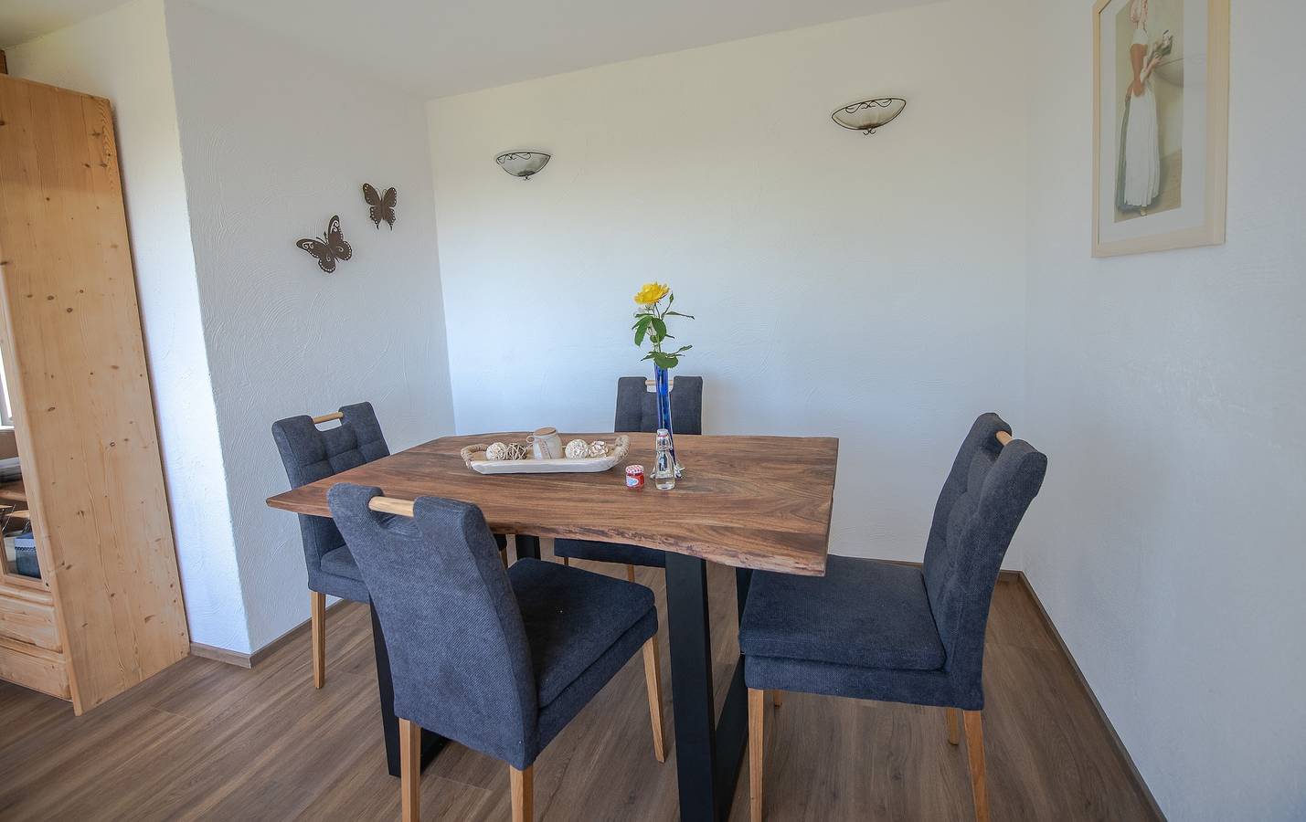 Ganze Wohnung, Ferienwohnung 'Scheidegg Unterm Kreuzberg' mit Bergblick, privater Terrasse & Wlan, Hund auf Anfrage in Scheidegg, Bayerisch Schwaben