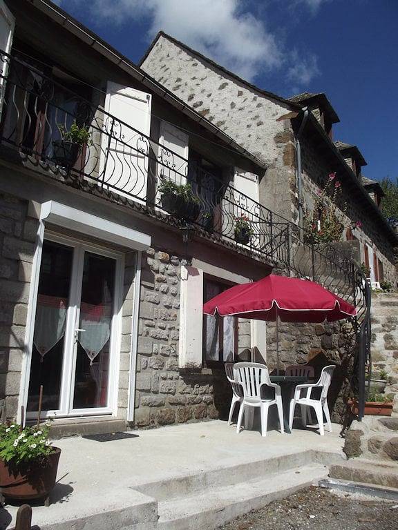 Gîte pour 5 personnes, avec jardin et terrasse, animaux acceptés