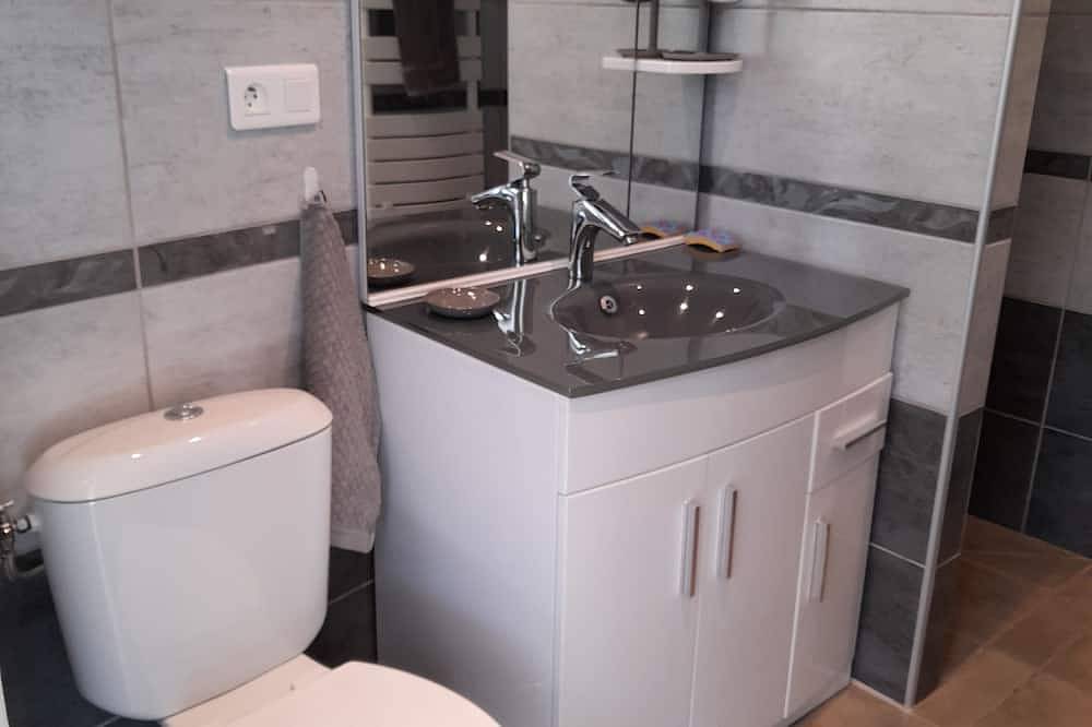 Entire apartment, Villa le bosquet en luberon in Ménerbes, Parc naturel régional du Luberon