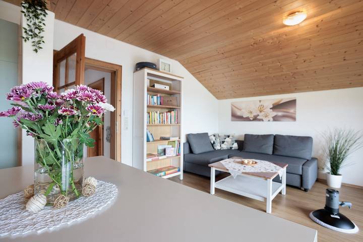 Ganze Wohnung, Ferienwohnung 'Waldblick' mit Gemeinschaftsgarten, Balkon und Wi-Fi in Friesenried, Bayerisch Schwaben
