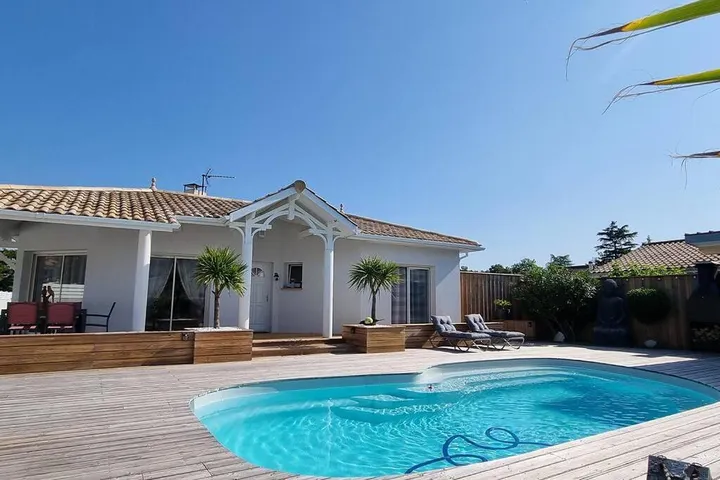 Villa pour 10 personnes, avec jardin ainsi que terrasse et piscine, animaux acceptés - 1