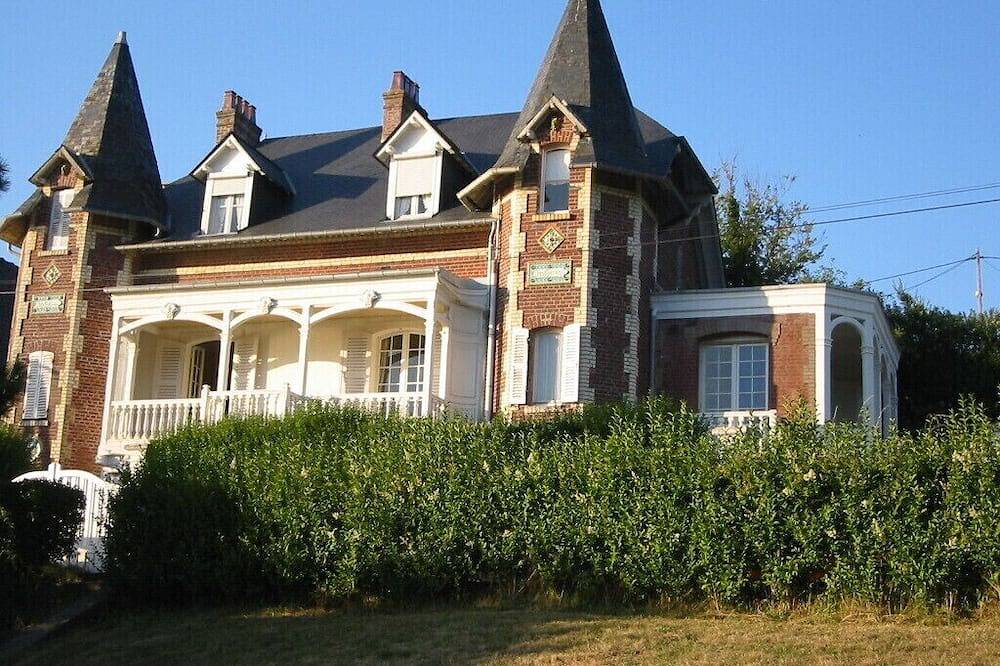 Petit Manoir Picard face à la mer 4 chambres, 3 salles de bain in Ault, Région d'Abbeville