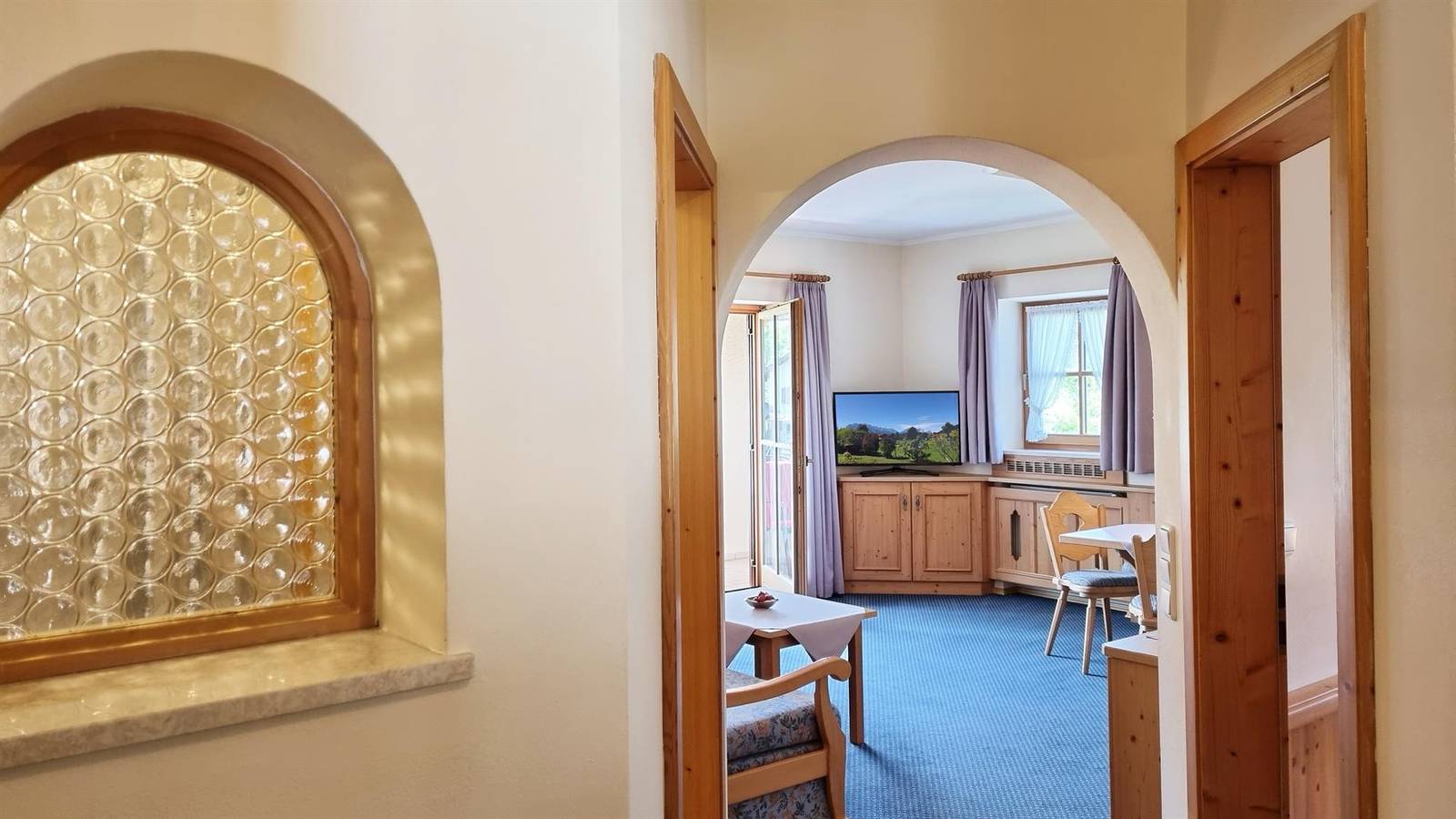 Ganze Wohnung, Ferienwohnung '2' mit Bergblick, Gemeinschaftsgarten und Wlan in Krün, Bayerische Alpen