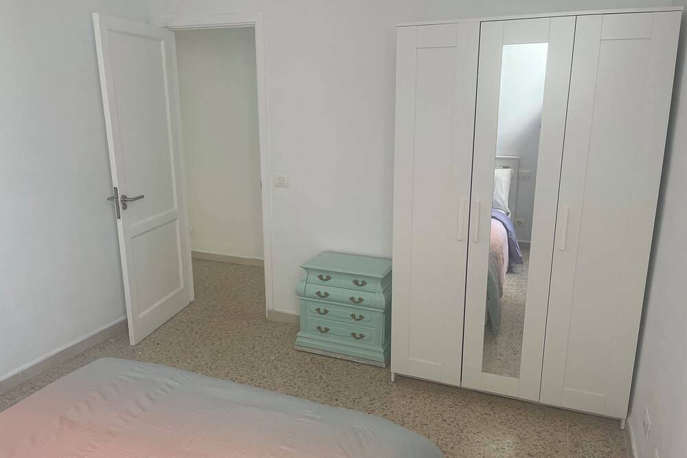 Apartamento entero, Penthouse in Vecindario, Gran Canaria beach, airport 10 min, long term available in Vecindario, Santa Lucía de Tirajana