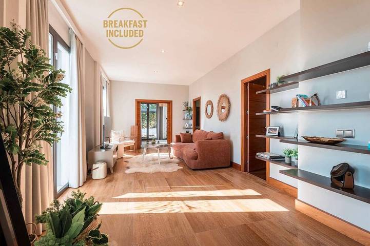 Alojamiento y desayuno para 3 personas en Ojén