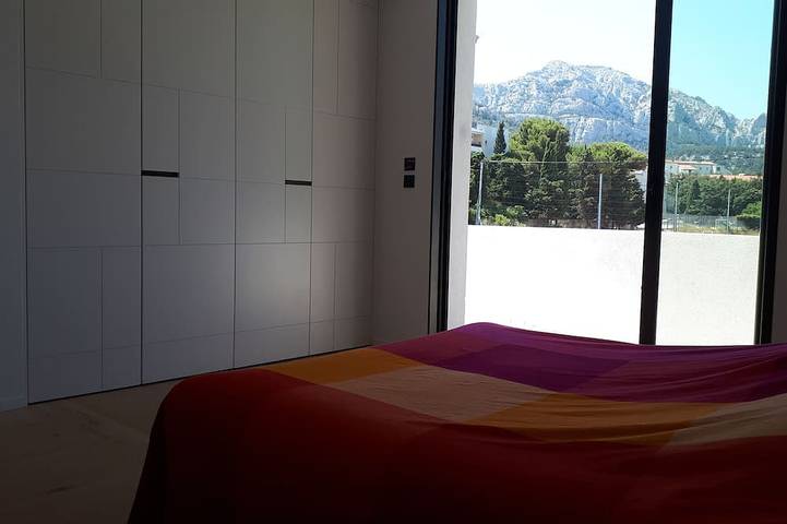 Location de vacances pour 8 personnes, avec jardin et terrasse dans La Pointe-Rouge - 4