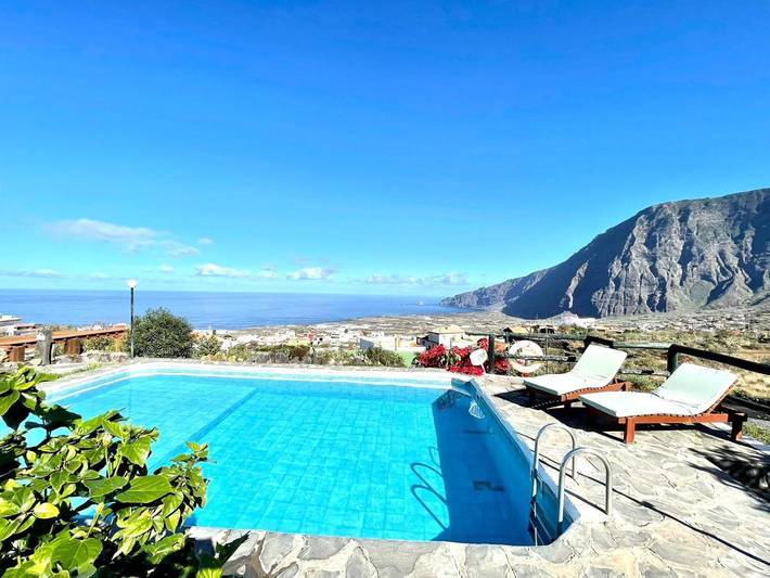 Casa rural para 4 personas, con jardín además de piscina y vistas en Frontera 