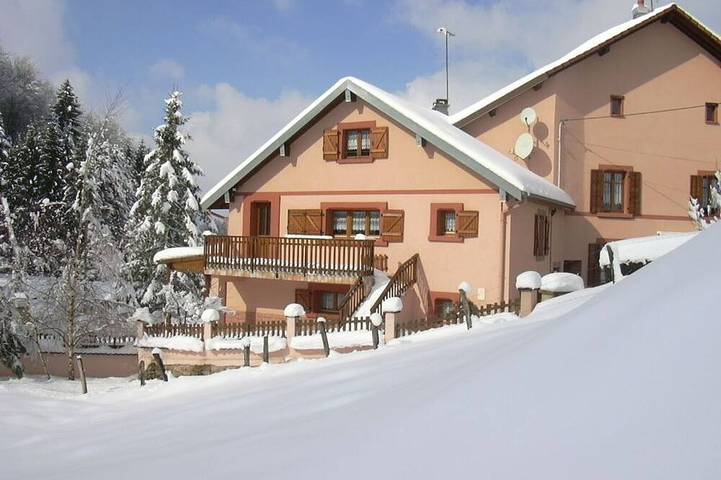 Gîte pour 5 personnes, avec terrasse et piscine dans Vienville