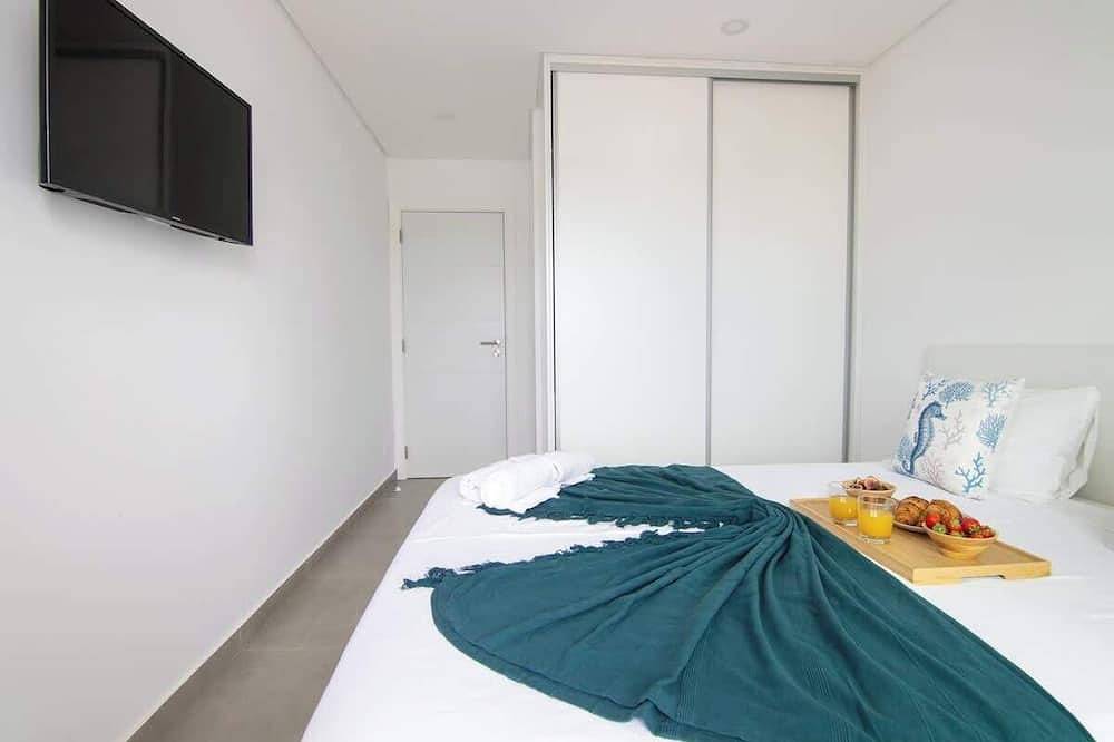 Geheel appartement, Beach View Flat w/ Balcony near Casino in Monte Gordo, Faro District