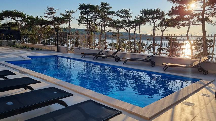 Ferienwohnung für 2 Personen, mit Balkon/Terrasse und Pool auf Krk