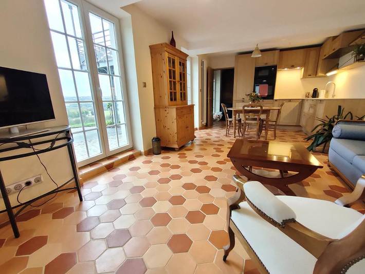 Gîte pour 3 personnes, avec terrasse et vue dans Chalèze