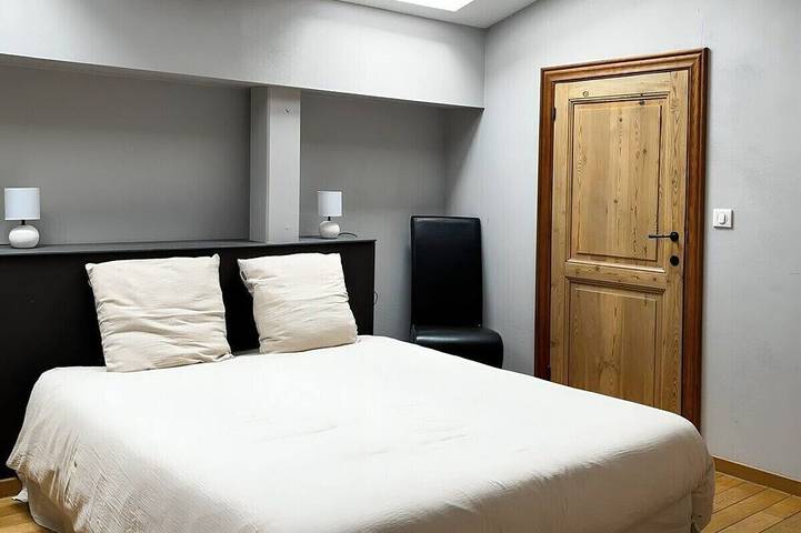 Gîte pour 8 personnes, avec piscine ainsi que jardin et terrasse à Fiac (Tarn) - 3