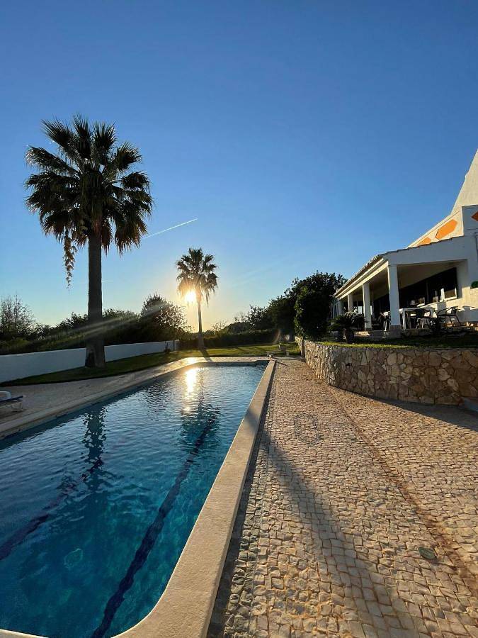 Casa Esperança - carefree living with big private pool and great views in Quelfes, Ria Formosa