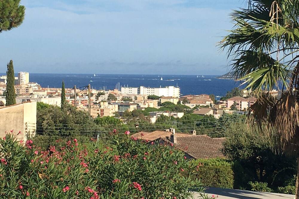 Villa L'hyppocampe, Room in villa with sea view. in Sainte-Maxime, Draguignan Region