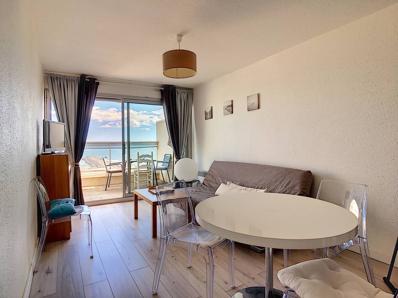 Appartement entier, Studio cabine moderne avec garage pour 4 personnes, vue mer in Mauguio, Côte d'Améthyste