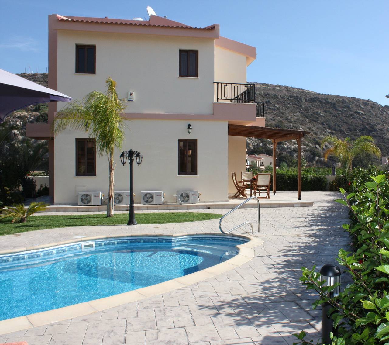 Vermietung einer Luxusvilla, Villa mit zwei Schlafzimmern, privatem Pool und Garten, in Πισσούρι, Südzypern