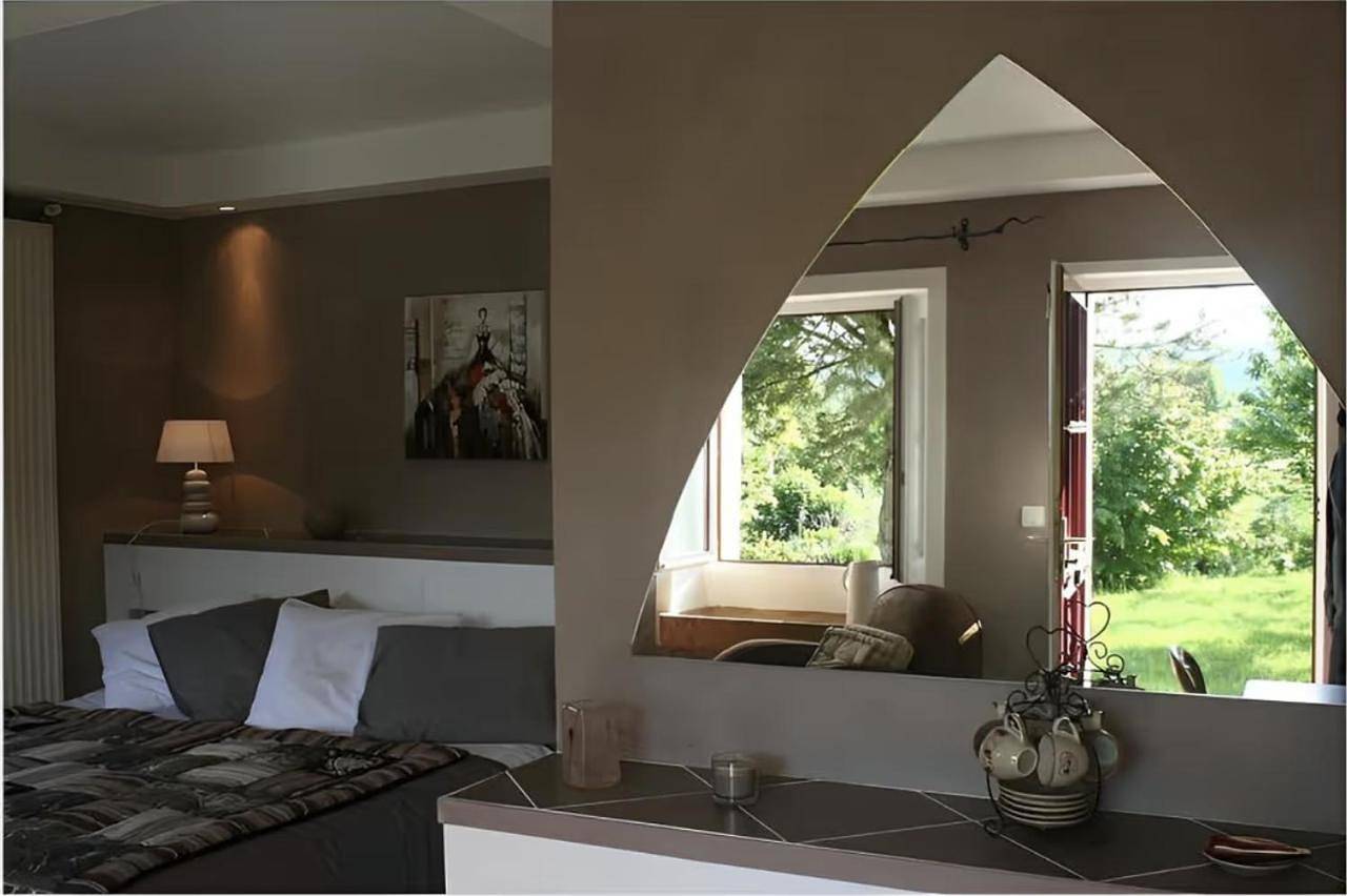 Superior Queen Room in Falletans, Jura